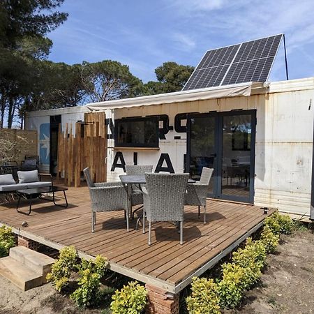 Cooltainer Retreat: Sustainable Coastal Forest Tiny House Near Barcelona Castelldefels Exterior photo