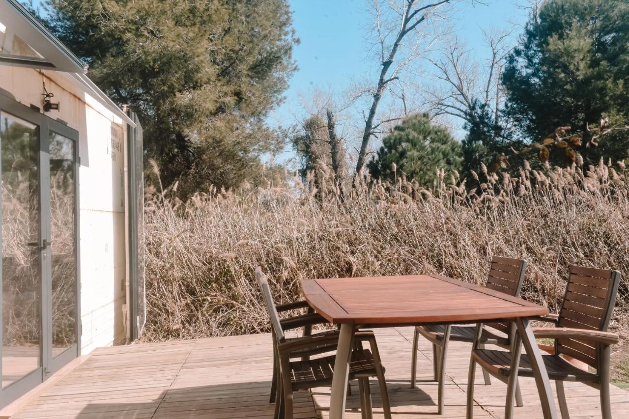 Cooltainer Retreat: Sustainable Coastal Forest Tiny House Near Barcelona Castelldefels Exterior photo