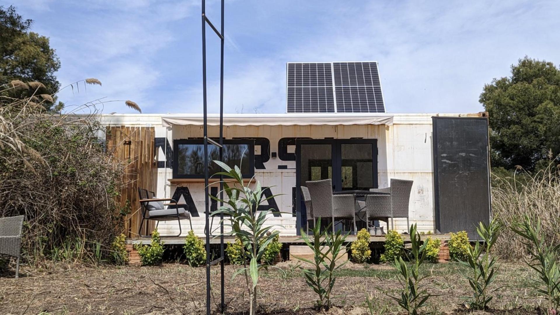 Cooltainer Retreat: Sustainable Coastal Forest Tiny House Near Barcelona Castelldefels Exterior photo